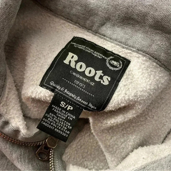 Roots  pullover *stain - Picture 12 of 13